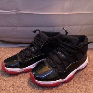 Bred 11s size 10.5